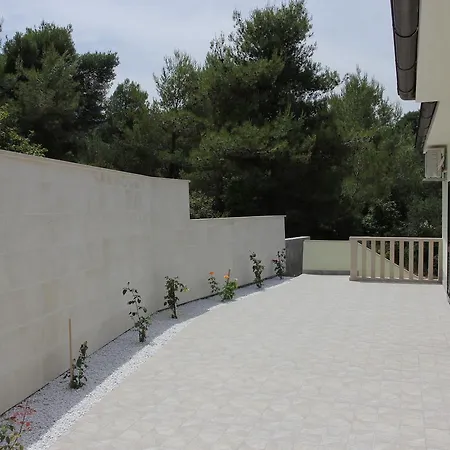 Mandaric Villa *